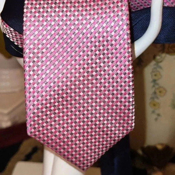 Tommy Hilfiger Men’s NWT Classic 100% Silk Neck Tie Basket Weave Gray Pink - Picture 12 of 13